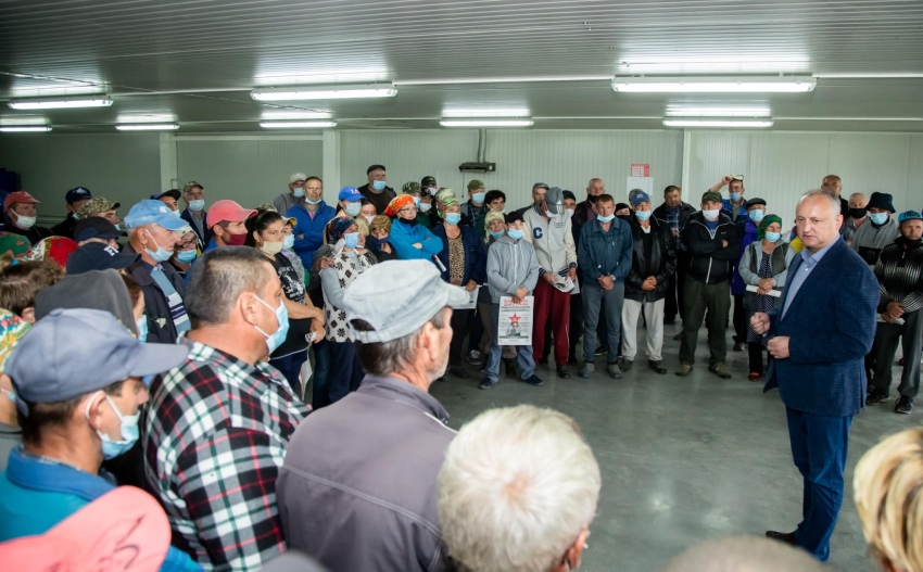 LIDERUL PSRM IGOR DODON A VORBIT CU ANGAJATII MAI MULTOR INTREPRINDERI VINICOLE DIN RAIONUL CAHUL