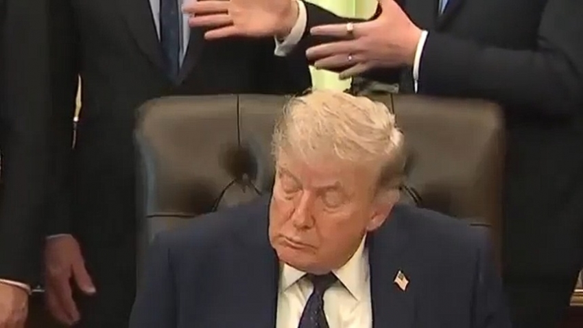 Pe Trump l-a apucat somnul, în plină conferinţă de presă la Casa Albă