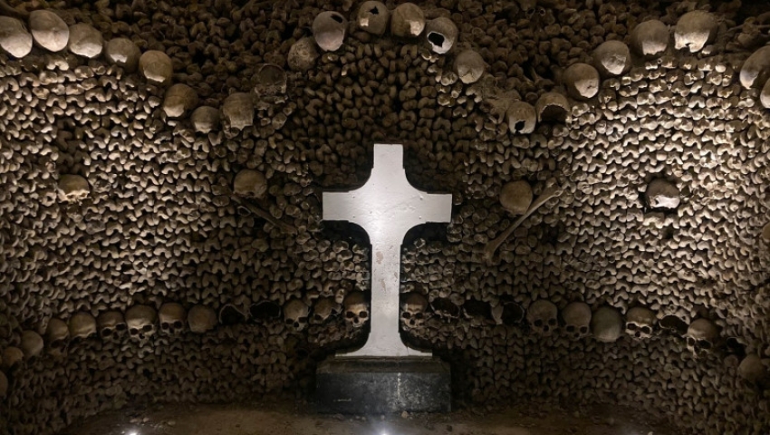 AU FOST REDESCHISE CATACOMBELE DIN PARIS AU FOST REDESCHISE CATACOMBELE DIN PARIS