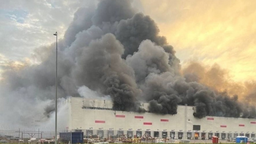 INCENDIU LA UN CENTRU LOGISTIC AL WILDBERRIES DIN ORAȘUL RUS RIAZAN, DUPĂ UN ATAC CU DRONE INCENDIU LA UN CENTRU LOGISTIC AL WILDBERRIES DIN ORAȘUL RUS RIAZAN, DUPĂ UN ATAC CU DRONE