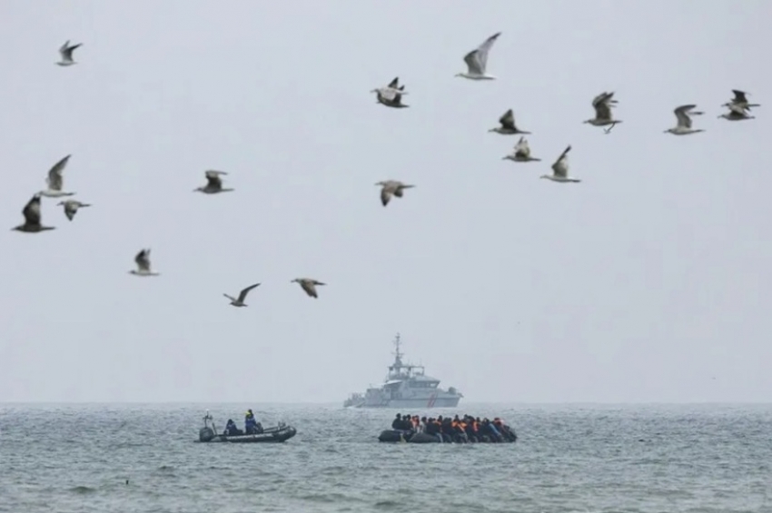 În urma unor presiuni ale dreptei şi extremei drepte, UE accelerează înăsprirea politicii migraţiei