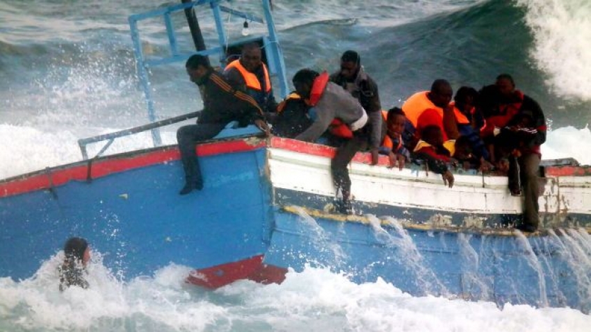 O nava plina cu migranti s-a scufundat in Marea Egee. 50 de oameni sunt dati disparuti