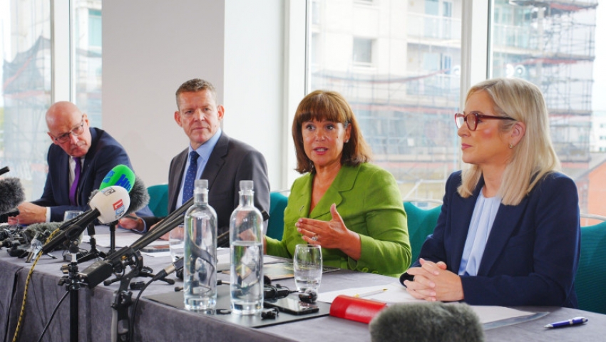 SCOȚIA, ȚARA GALILOR ȘI IRLANDA DE NORD CER AUTODETERMINARE LONDREI