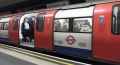 Londra: O mama si copil ei au cazut in fata metroului, dar au supravietuit dupa ce trenul a trecut peste ei