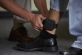 Guvernul britanic impune reguli drastice pentru cei care au trecut prin arest: GPS, teste anti-drog și interdicții în locuri publice