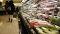 Un barbat care a intepat cu ace alimente din 3 supermarketuri din Londra a fost arestat