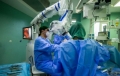 Un medic roman a reusit sa scape de pedeapsa dupa ce a uitat in abdomenul unui copil pansamentele folosite la operatia de apendicita