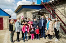 O FAMILIE DIN ANENII NOI A PRIMIT IN DAR O CASA