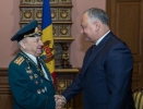 IGOR DODON L-A FELICITAT PE VETERANUL PAVEL GLADCOV CU OCAZIA ANIVERSARII ZILEI DE NASTERE