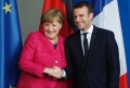 EMMANUEL MACRON O PUNE PE ANGELA MERKEL INTR-UN CON DE UMBRA