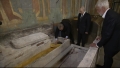 RUSIA APELEAZĂ LA MOAŞTELE UNUI SFÎNT MEDIEVAL PENTRU A MOBILIZA TRUPELE CARE LUPTĂ ÎN UCRAINA