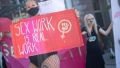 O prostituata din Romania, protesteaza in Germania pentru ca nu poate sa munceasca: „Trebuie sa cistig bani. Chiar imi place sa lucrez”