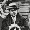 Marelui gangster Al Capone îi datorăm introducerea datei de expirare pe sticlele de lapte