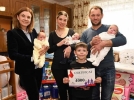 PRIMA DOAMNA A VIZITAT O FAMILIE CU TRIPLETI