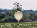 Coreea de Sud a detectat peste 90 de baloane pline cu deşeuri trimise de Nord-coreeni