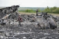 ZBORUL MH17: EXPERŢI DIN OLANDA AU DESCOPERIT NOI RĂMĂŞIŢE UMANE LA LOCUL PRĂBUŞIRII