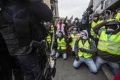 Soldatii francezi ar putea deschide focul daca vietile lor sau ale civililor vor fi puse in pericol la protestele ”vestelor galbene”