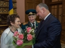 SEFUL STATULUI A FELICITAT O FAMILIE DE VETERANI CU OCAZIA ANIVERSARII A 70-A DIN ZIUA NUNTII