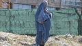 „Talibanii forteaza familiile sa isi dea fiicele ca sotii pentru luptatorii lor”. Marturia unei femei care fuge din calea talibanilor