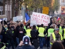 Haos in Franta. Protestele „Vestelor Galbene” au degenerat: Peste 100 de persoane au fost retinute la Paris