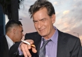 CHARLIE SHEEN INTENTIONEAZA SA ISI PUBLICE MEMORIILE