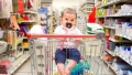 Aflata la cumparaturi intr-un supermarket, o tipa a vrut sa-si cumpere si un copil cu 500.000 de dolari