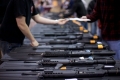 O gaselnita pentru a-i face pe americani sa renunte la arme: Sunt incurajati sa-si predea armele de foc pentru a fi trimise in Ucraina O gaselnita pentru a-i face pe americani sa renunte la arme: Sunt incurajati sa-si predea armele de foc pentru a fi trimise in Ucraina